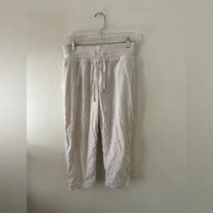 Lululemon Athletica Cream Cropped dance studio pants ‘30